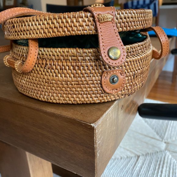 Round Woven/Rattan Purse - Picture 4 of 6